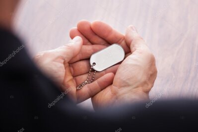 Zakelijke presentatie van gegraveerde houten cadeaus